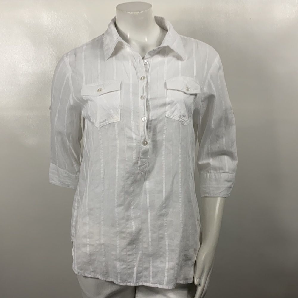 Eden & Olivia white Half Button Down Top size: L